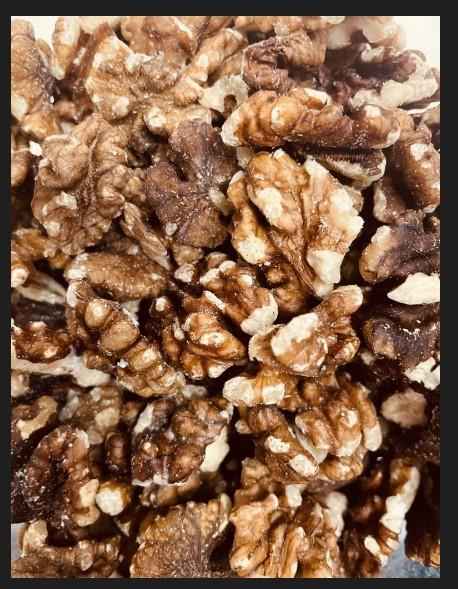 Parkers Walnut Halves 1kg Bag (Please Note: Colour May Vary)
